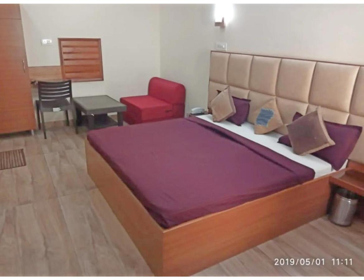 Hotel Basera Guest House, Saharanpur Extérieur photo