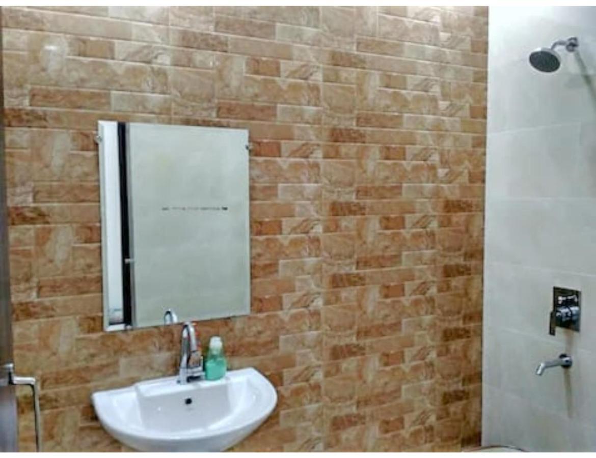 Hotel Basera Guest House, Saharanpur Extérieur photo